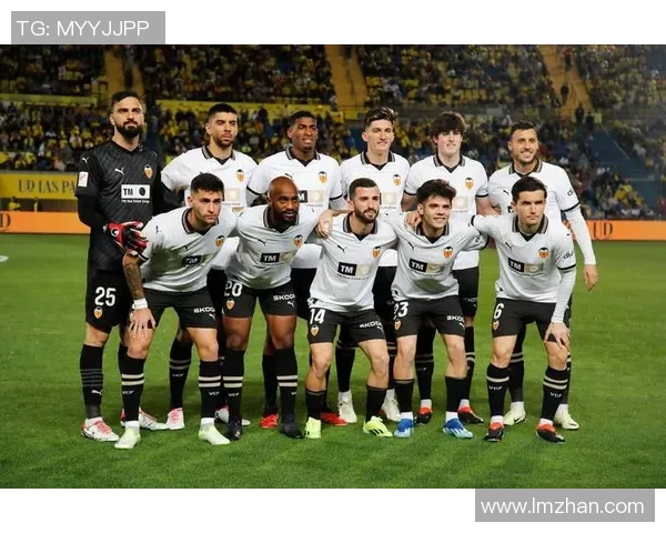 新一代年轻足球明星阵容崭露头角引领未来赛场风潮